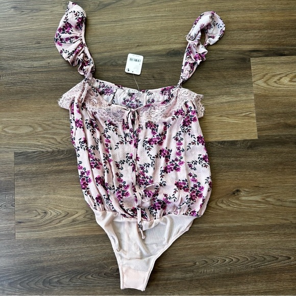 NEW Intimately by Free People Bodysuit Pink Combo Lace Ruffle Thong Size Small - Picture 1 of 10